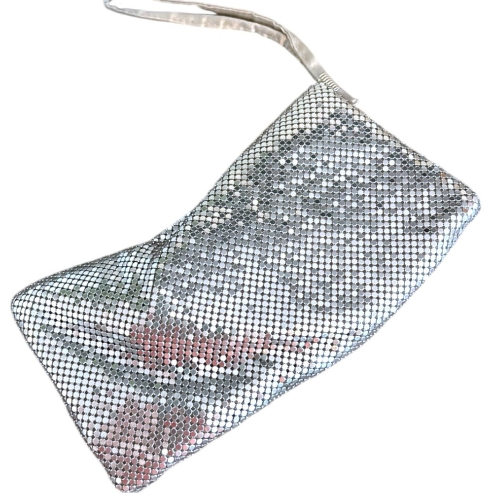 La Regale Silver Metallic Wrislet Clutch Purse